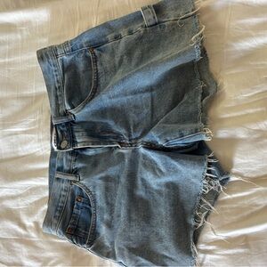 Tilly’s RSQ darker wash jorts size 28